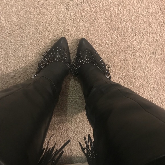 Black knee high faux leather boots with fringe - Picture 4 of 7